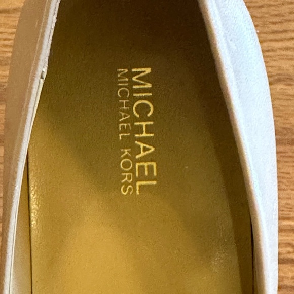 Michael Kors Cream Tan Pumps Size 8 - Picture 13 of 15